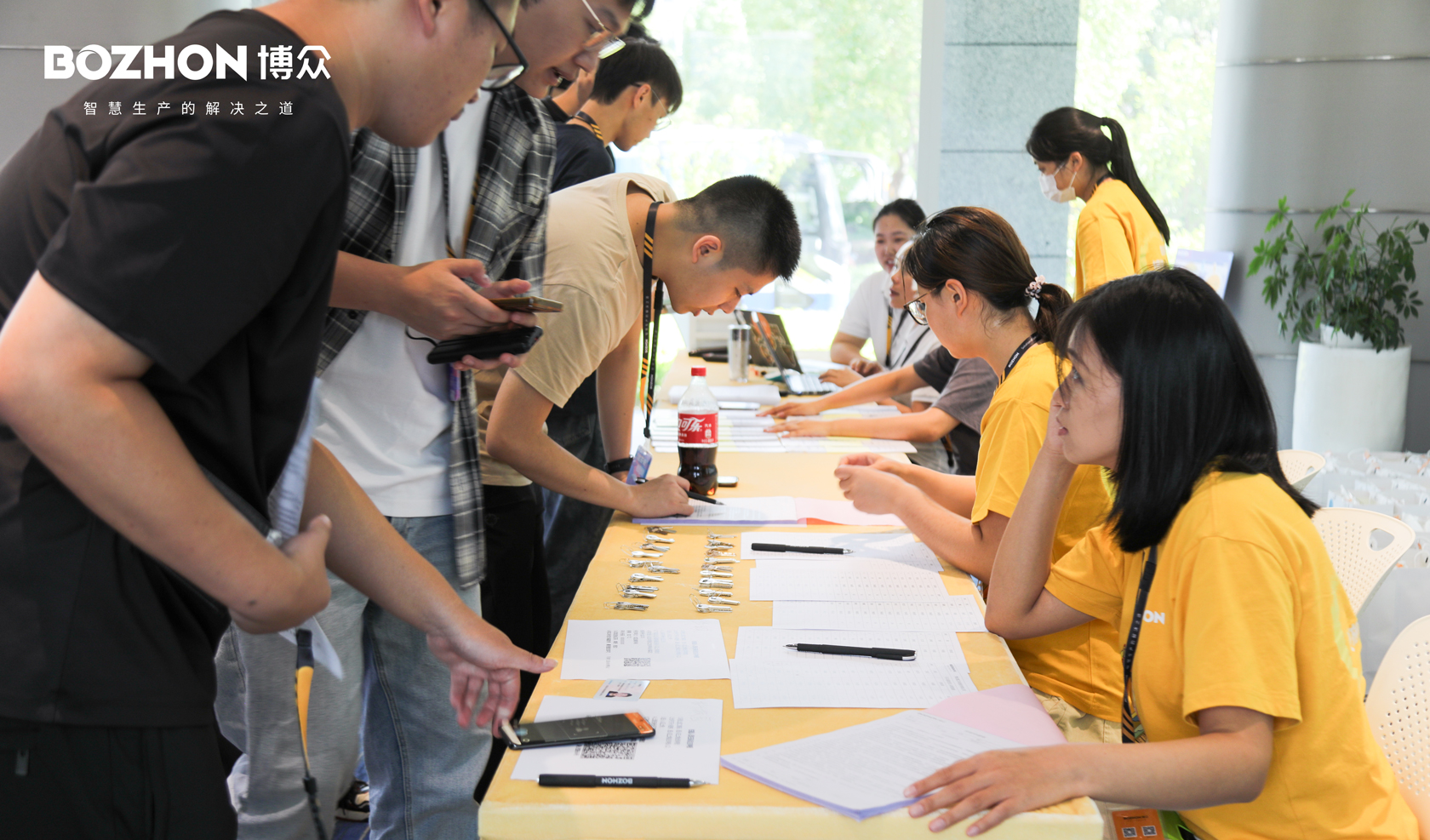 博纳四海英才·众兴中国智造——百余名海内外2025级应届毕业生加入点点taptap篮球 